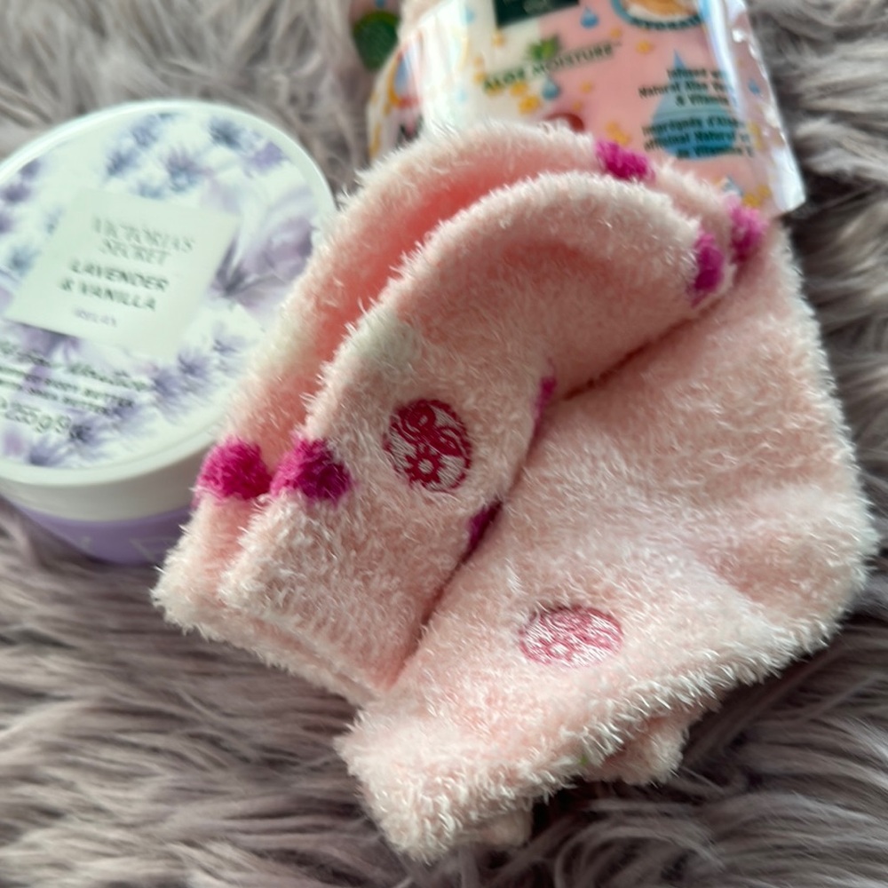 VS Body Butter & Aloe Socks